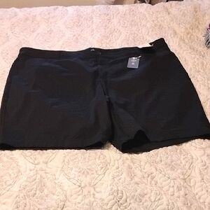 St. John's Bay Woman's Black Mid-rise Bermuda Shorts, Size: 28 W, NWT